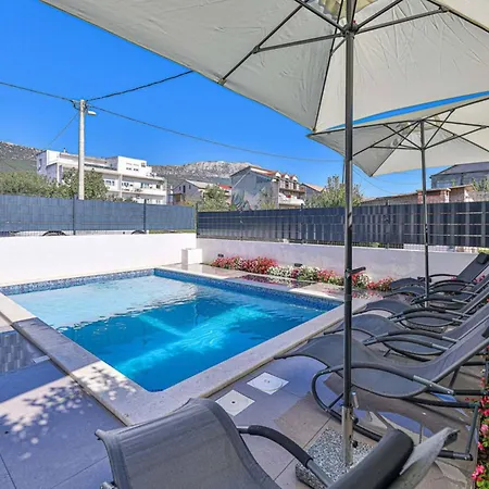 Expansive Retreat With Private Pool & Bbq, Near The * Kastela