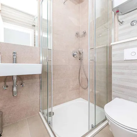Expansive Retreat With Private Pool & Bbq, Near The Villa *