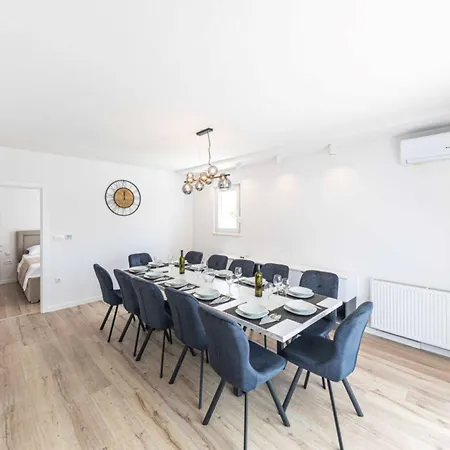 Expansive Retreat With Private Pool & Bbq, Near The * Kastela