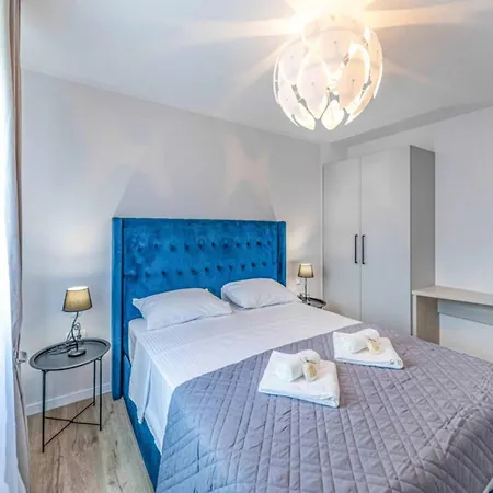 Expansive Retreat With Private Pool & Bbq, Near The Villa Kastela
