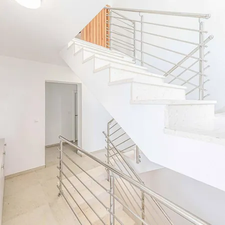 Villa Expansive Retreat With Private Pool & Bbq, Near The *