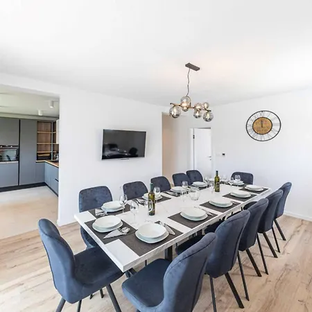 Expansive Retreat With Private Pool & Bbq, Near The * Kastela